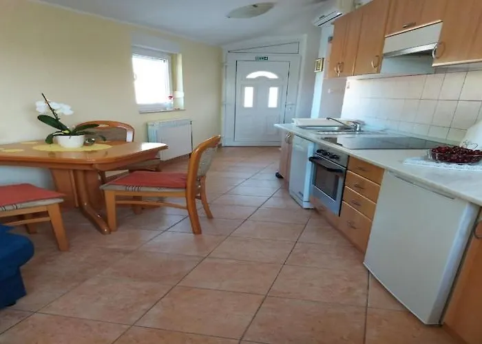 Appartement Luka - One Bedroom With Balcony And Sea View *